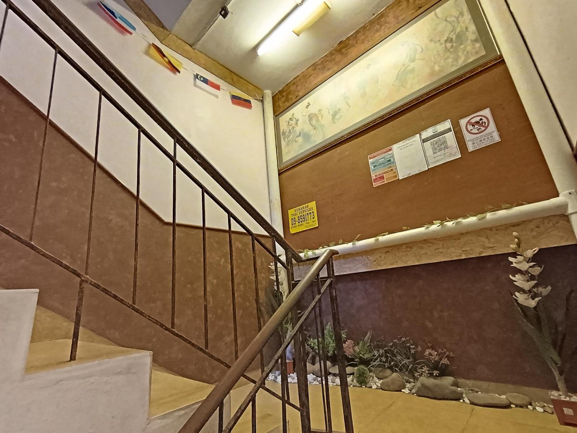 New Budget Inn Hotel Chukai Exterior photo