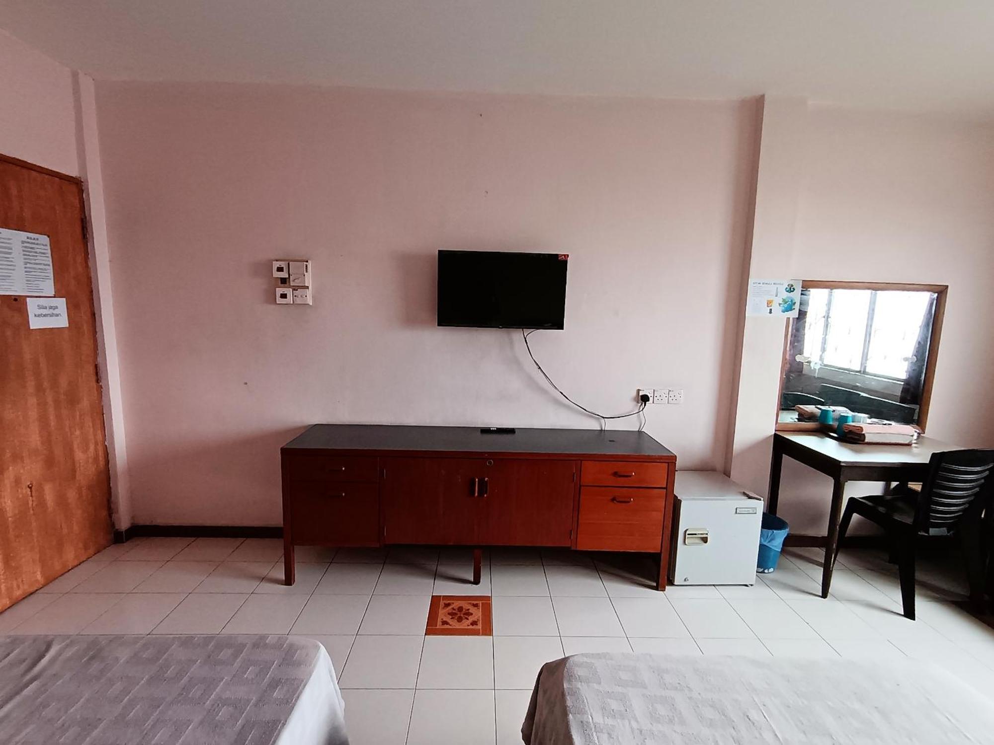 New Budget Inn Hotel Chukai Exterior photo